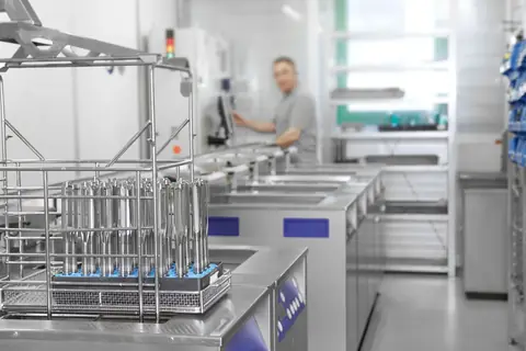 Reinigungsanlage für chirurgische Instrumente